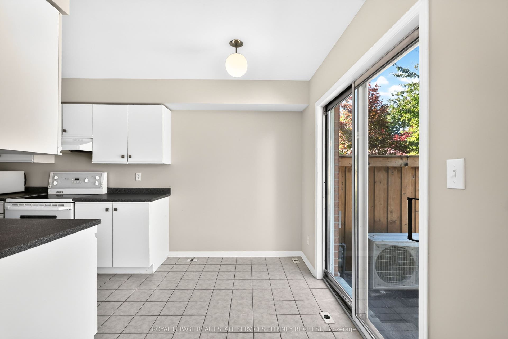 819 Village Green Boulevard, #27, Mississauga, Peel ON L5E 3H7