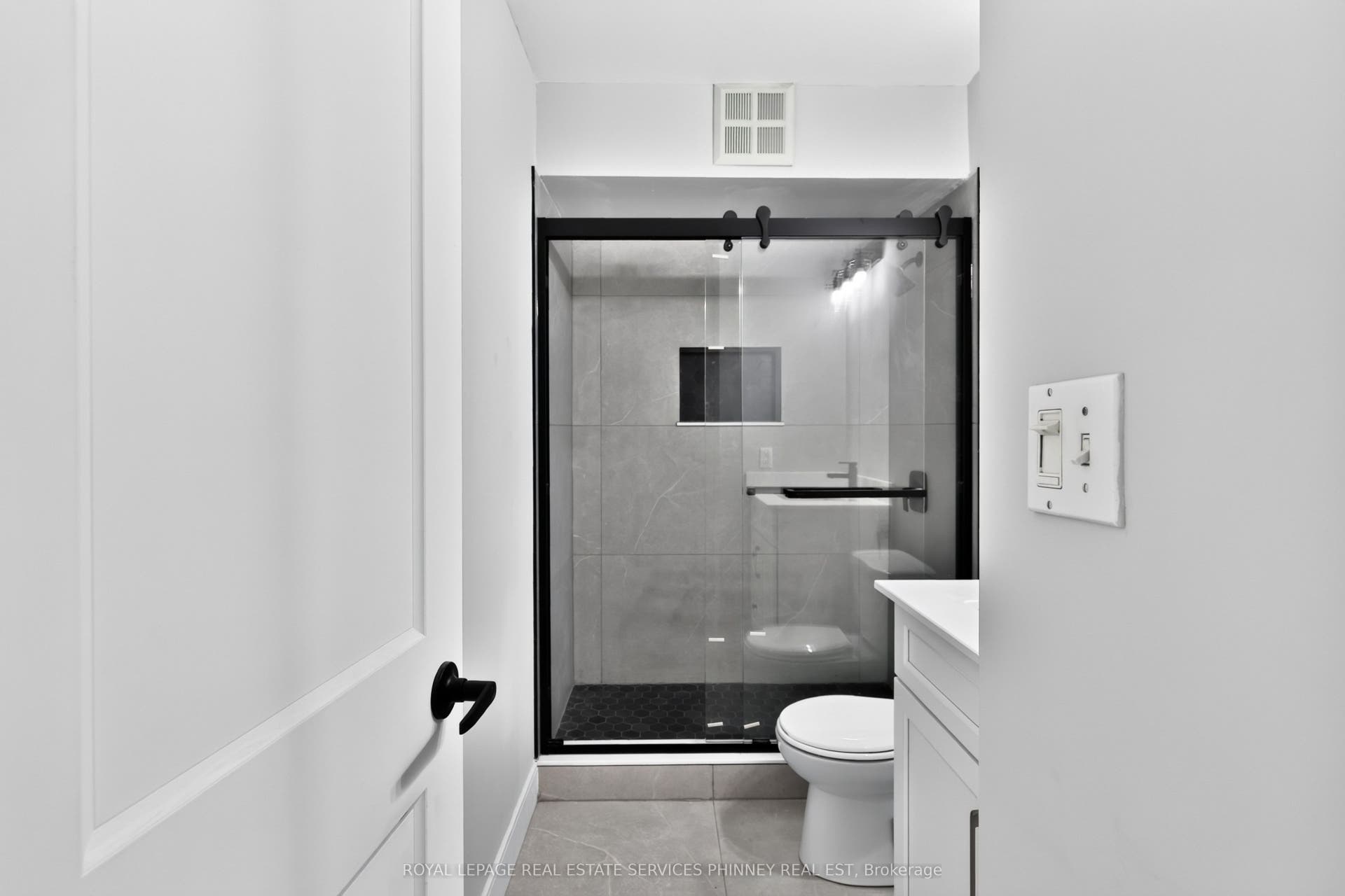 819 Village Green Boulevard, #27, Mississauga, Peel ON L5E 3H7
