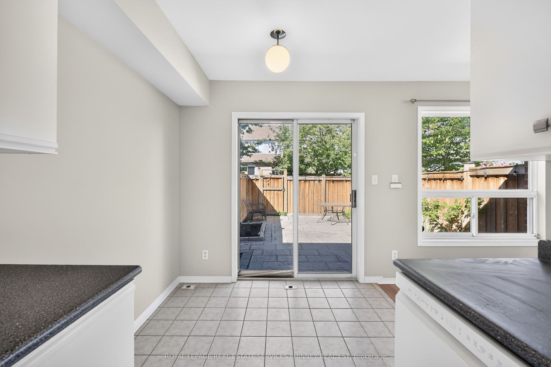 819 Village Green Boulevard, #27, Mississauga, Peel ON L5E 3H7