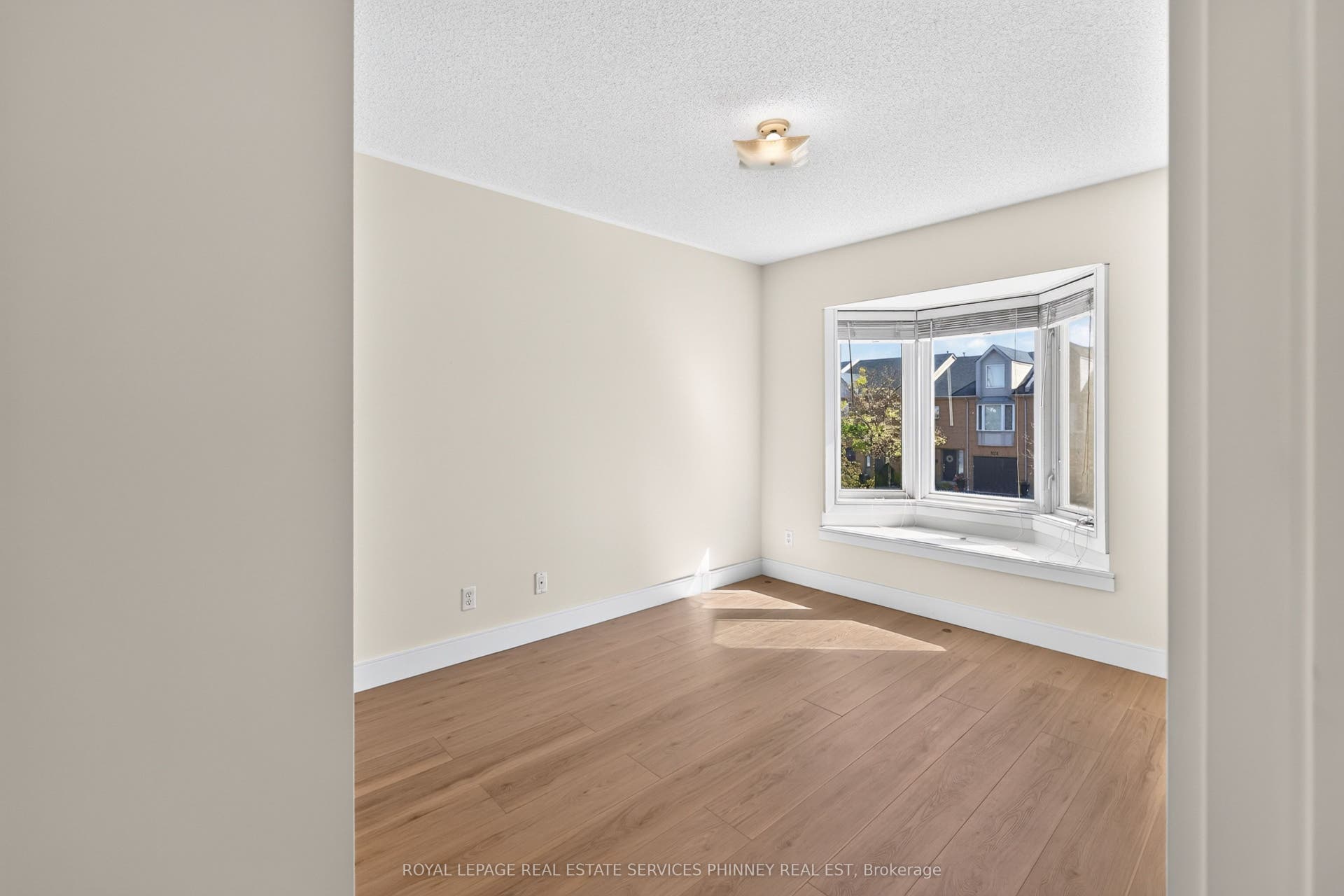 819 Village Green Boulevard, #27, Mississauga, Peel ON L5E 3H7