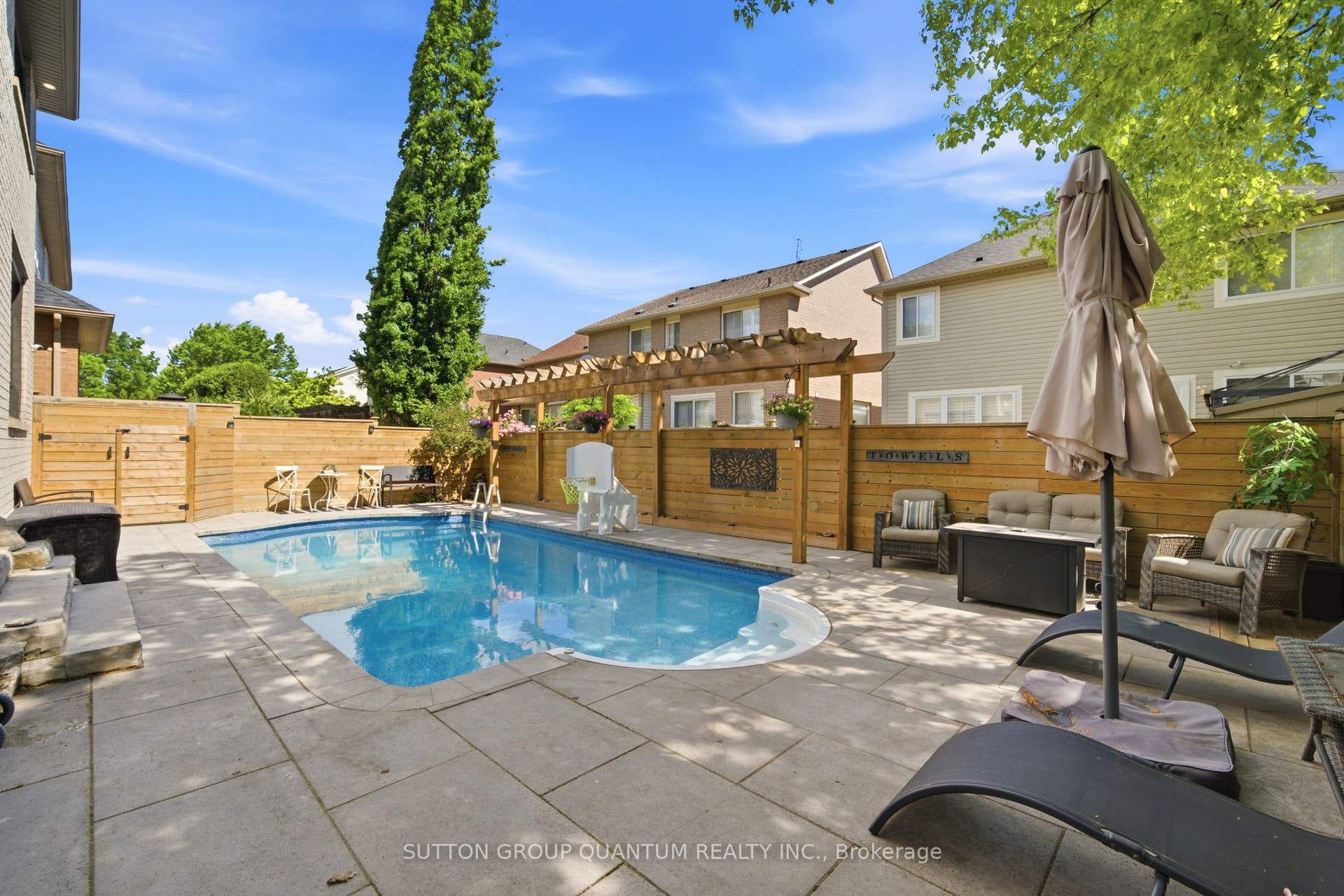 2345 Joshua Drive, Burlington, Halton ON L7L 6N6