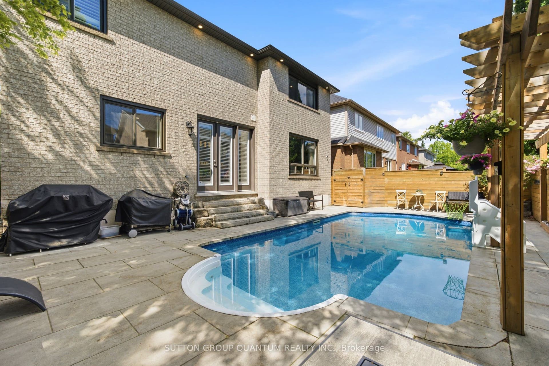 2345 Joshua Drive, Burlington, Halton ON L7L 6N6