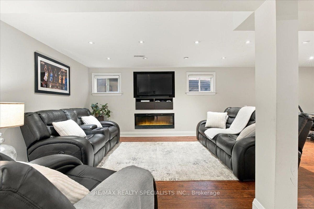 1131 Highgate Place, Mississauga, Peel ON L4W 3H3