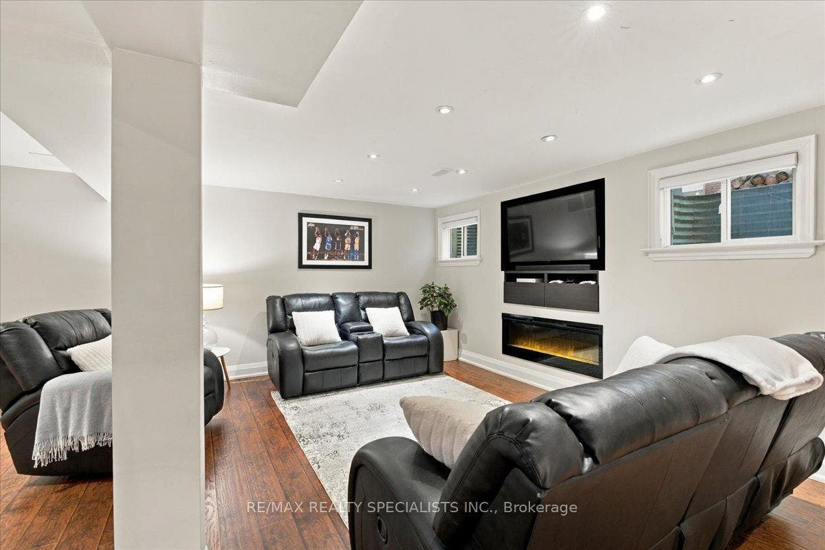 1131 Highgate Place, Mississauga, Peel ON L4W 3H3