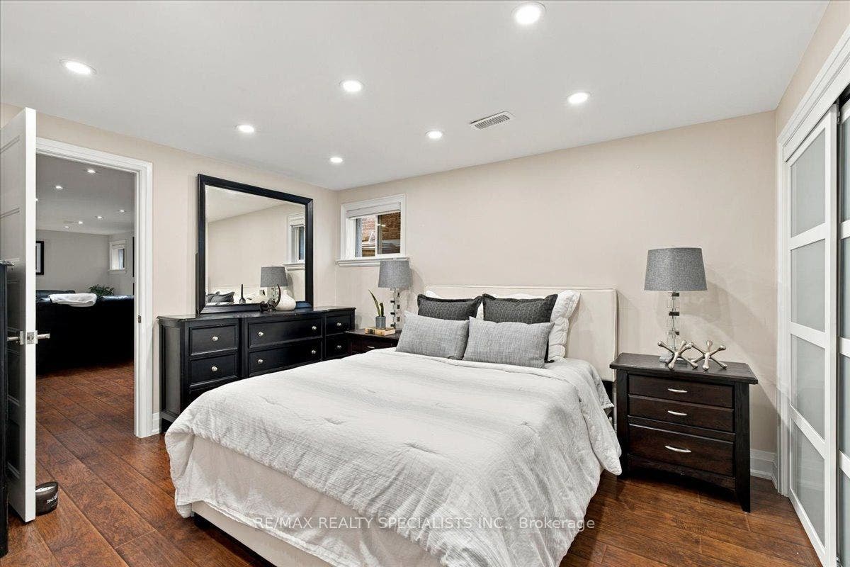 1131 Highgate Place, Mississauga, Peel ON L4W 3H3