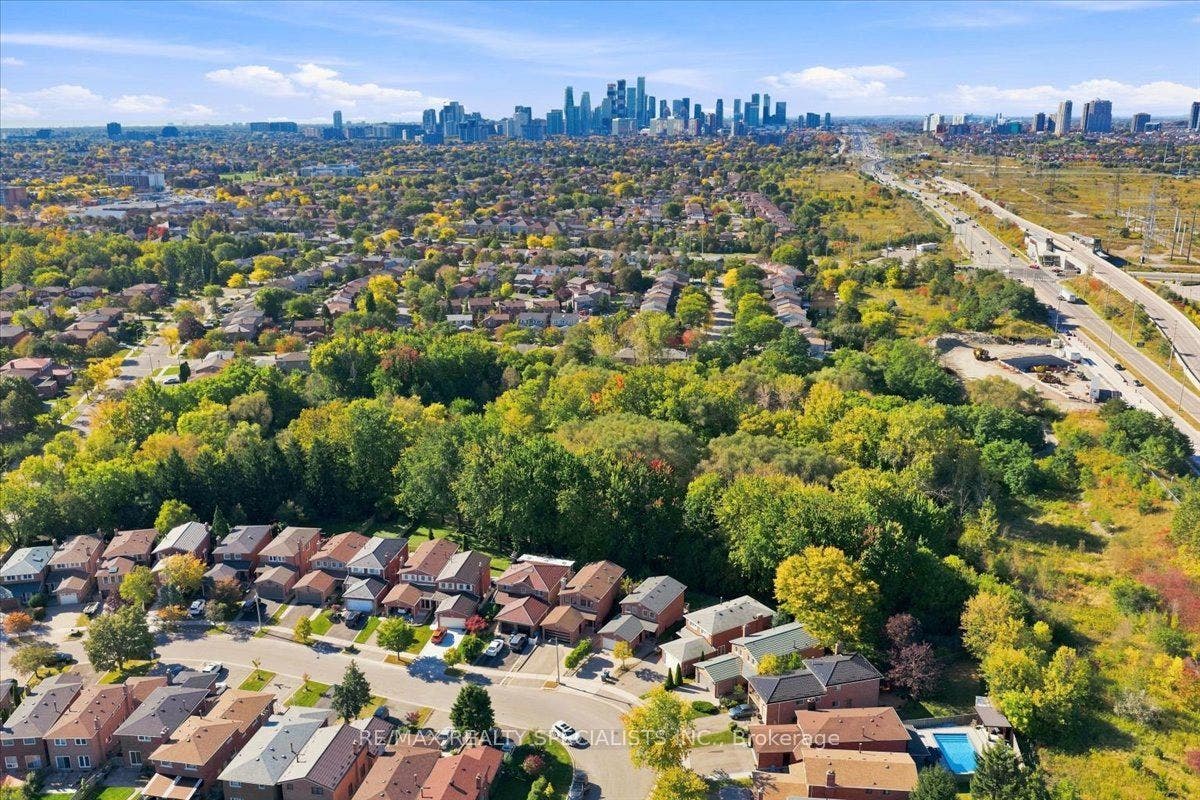 1131 Highgate Place, Mississauga, Peel ON L4W 3H3