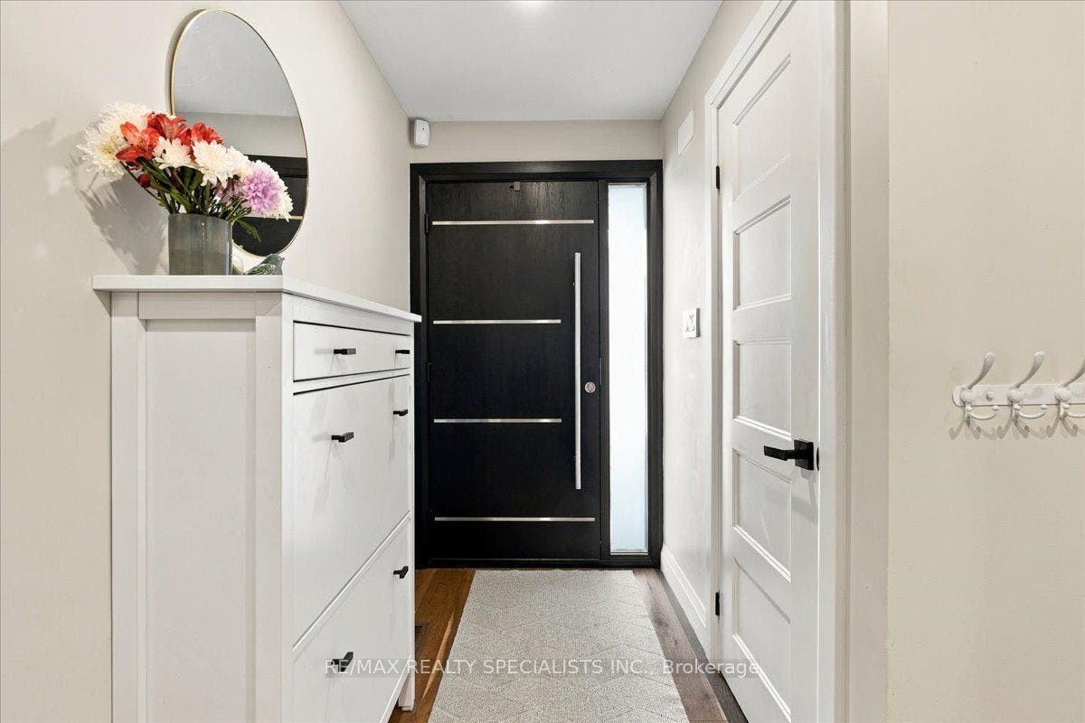 1131 Highgate Place, Mississauga, Peel ON L4W 3H3