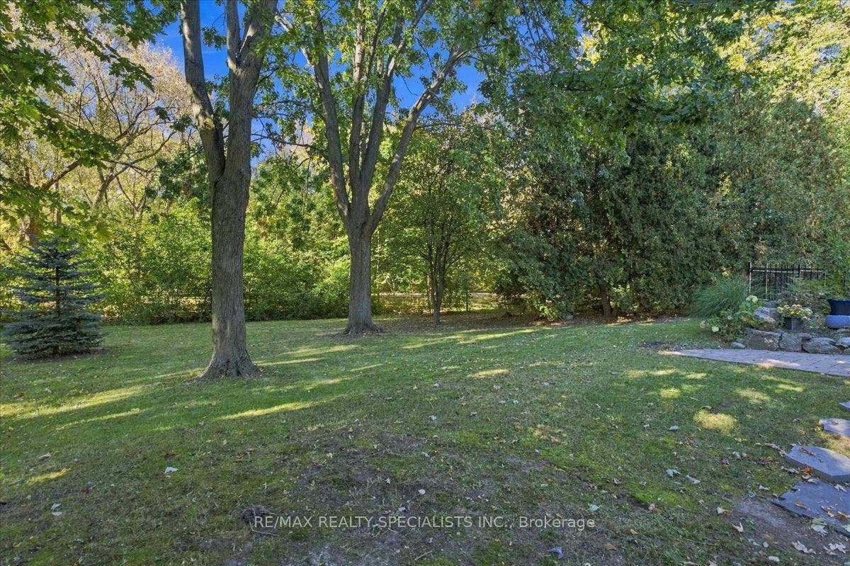 1131 Highgate Place, Mississauga, Peel ON L4W 3H3