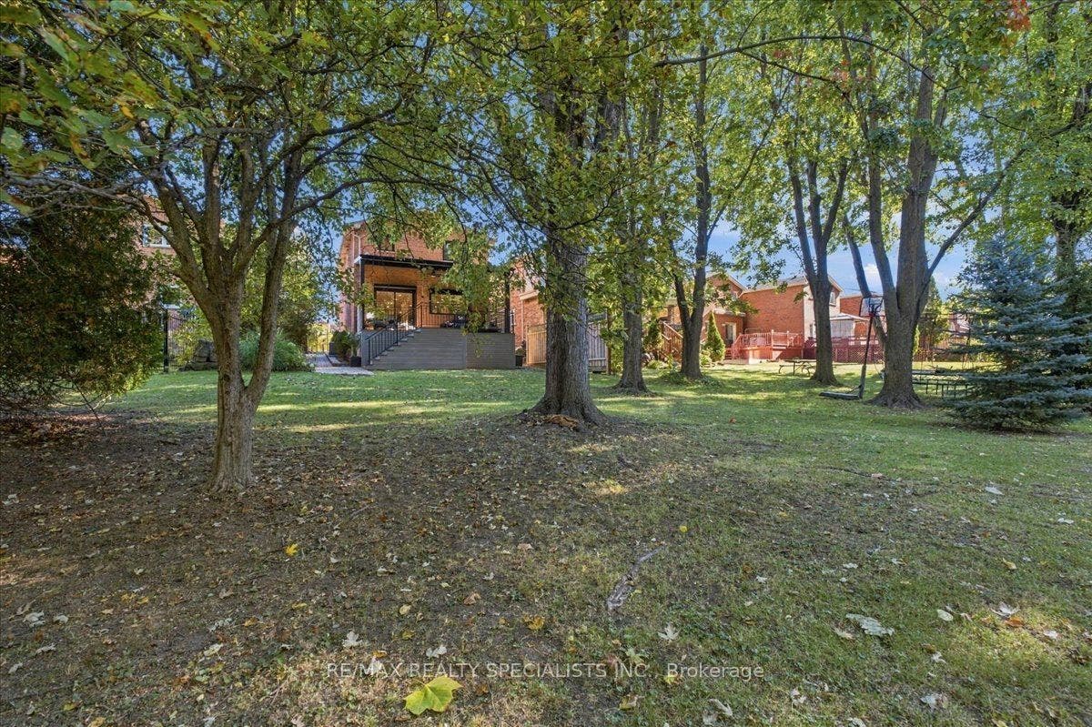 1131 Highgate Place, Mississauga, Peel ON L4W 3H3