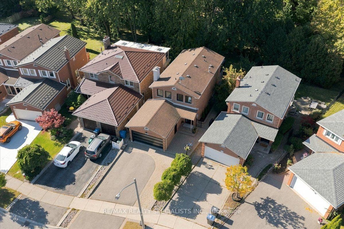1131 Highgate Place, Mississauga, Peel ON L4W 3H3