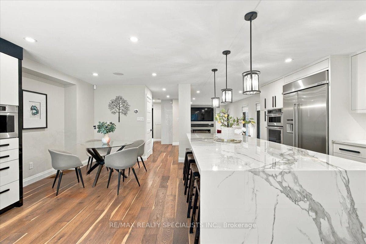 1131 Highgate Place, Mississauga, Peel ON L4W 3H3