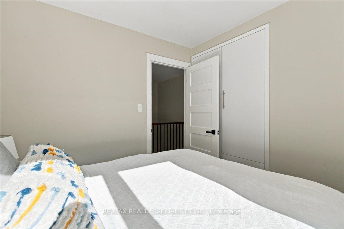 1131 Highgate Place, Mississauga, Peel ON L4W 3H3
