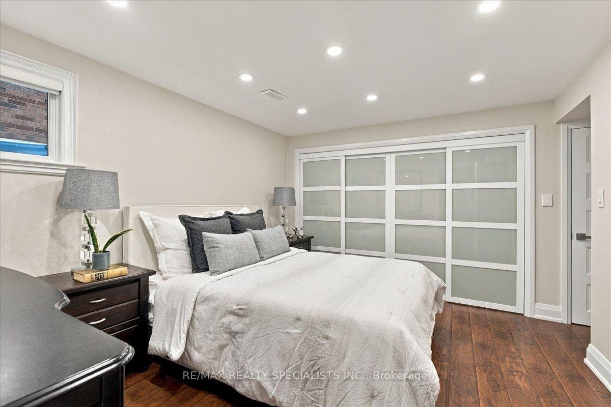 1131 Highgate Place, Mississauga, Peel ON L4W 3H3