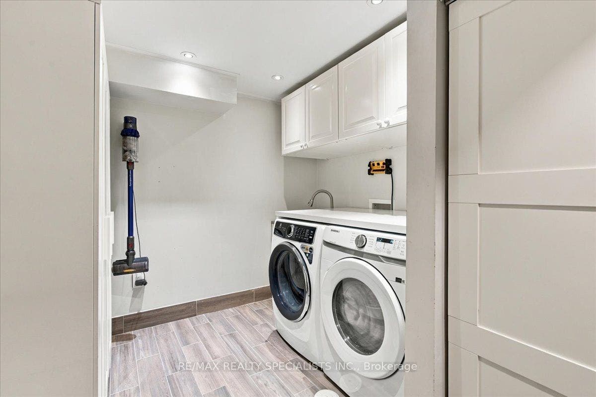 1131 Highgate Place, Mississauga, Peel ON L4W 3H3