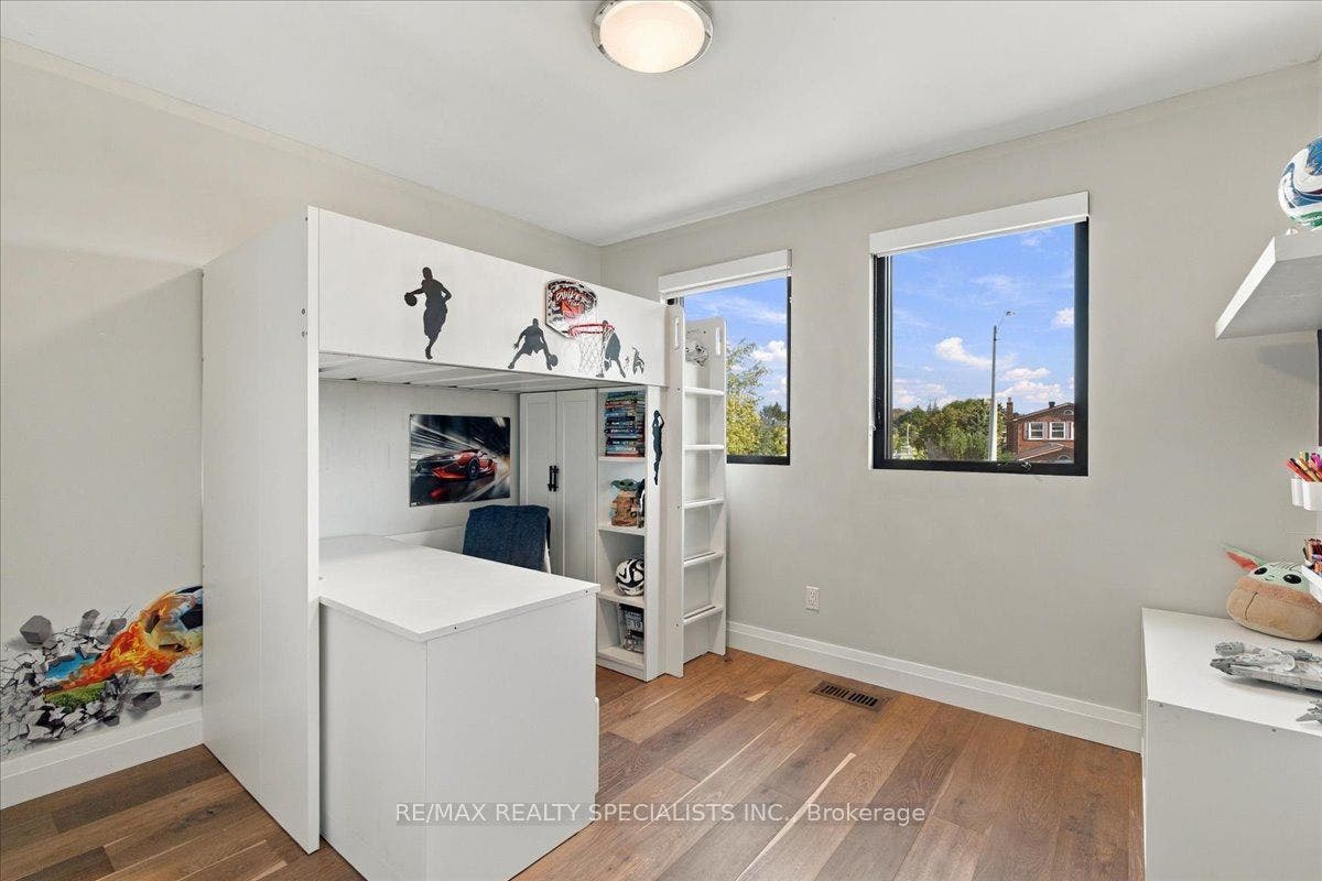 1131 Highgate Place, Mississauga, Peel ON L4W 3H3