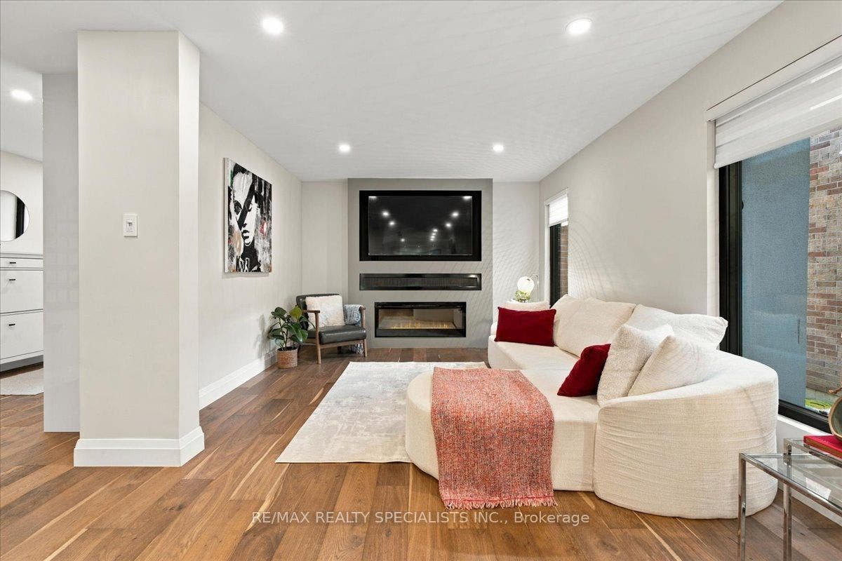 1131 Highgate Place, Mississauga, Peel ON L4W 3H3