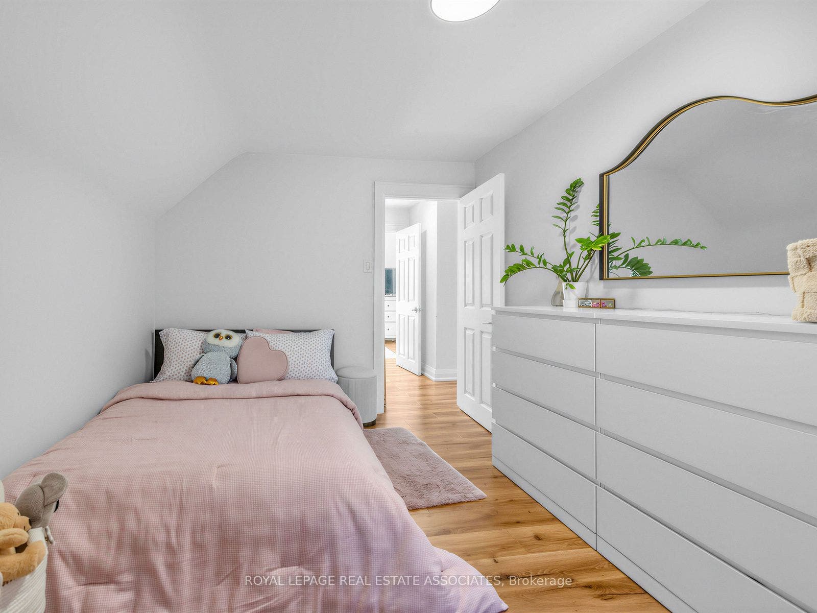 36 Jodphur Avenue, Toronto W, Toronto ON M9M 2J4 36 Jodphur Avenue, Toronto W, Toronto ON M9M 2J4