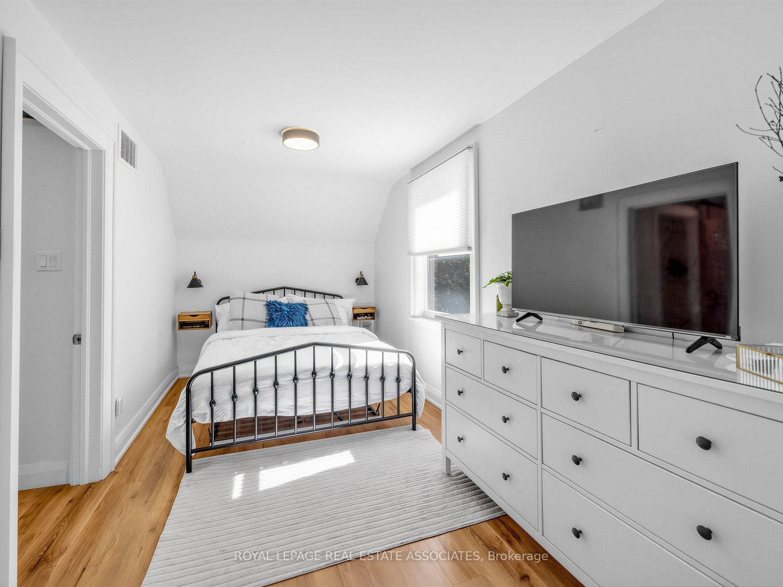 36 Jodphur Avenue, Toronto W, Toronto ON M9M 2J4 36 Jodphur Avenue, Toronto W, Toronto ON M9M 2J4