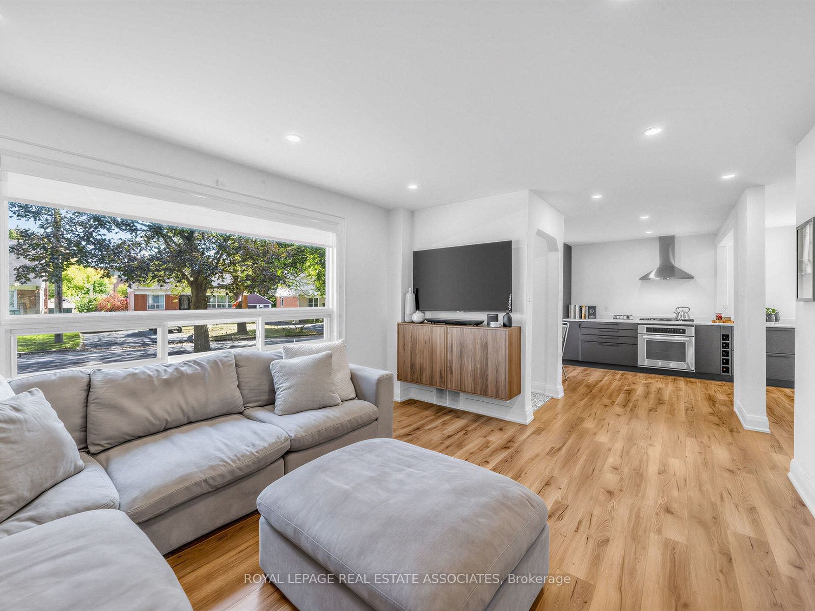 36 Jodphur Avenue, Toronto W, Toronto ON M9M 2J4 36 Jodphur Avenue, Toronto W, Toronto ON M9M 2J4
