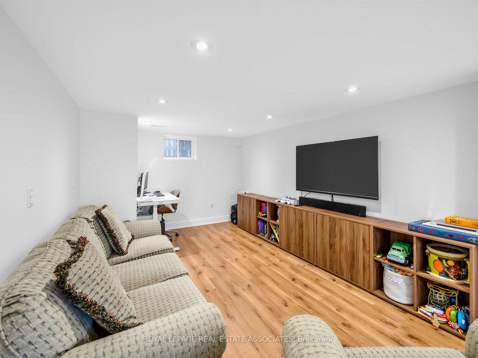 36 Jodphur Avenue, Toronto W, Toronto ON M9M 2J4 36 Jodphur Avenue, Toronto W, Toronto ON M9M 2J4