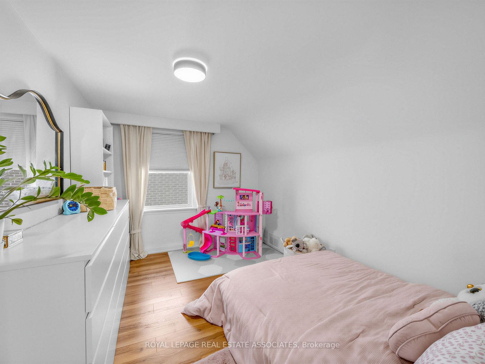 36 Jodphur Avenue, Toronto W, Toronto ON M9M 2J4 36 Jodphur Avenue, Toronto W, Toronto ON M9M 2J4