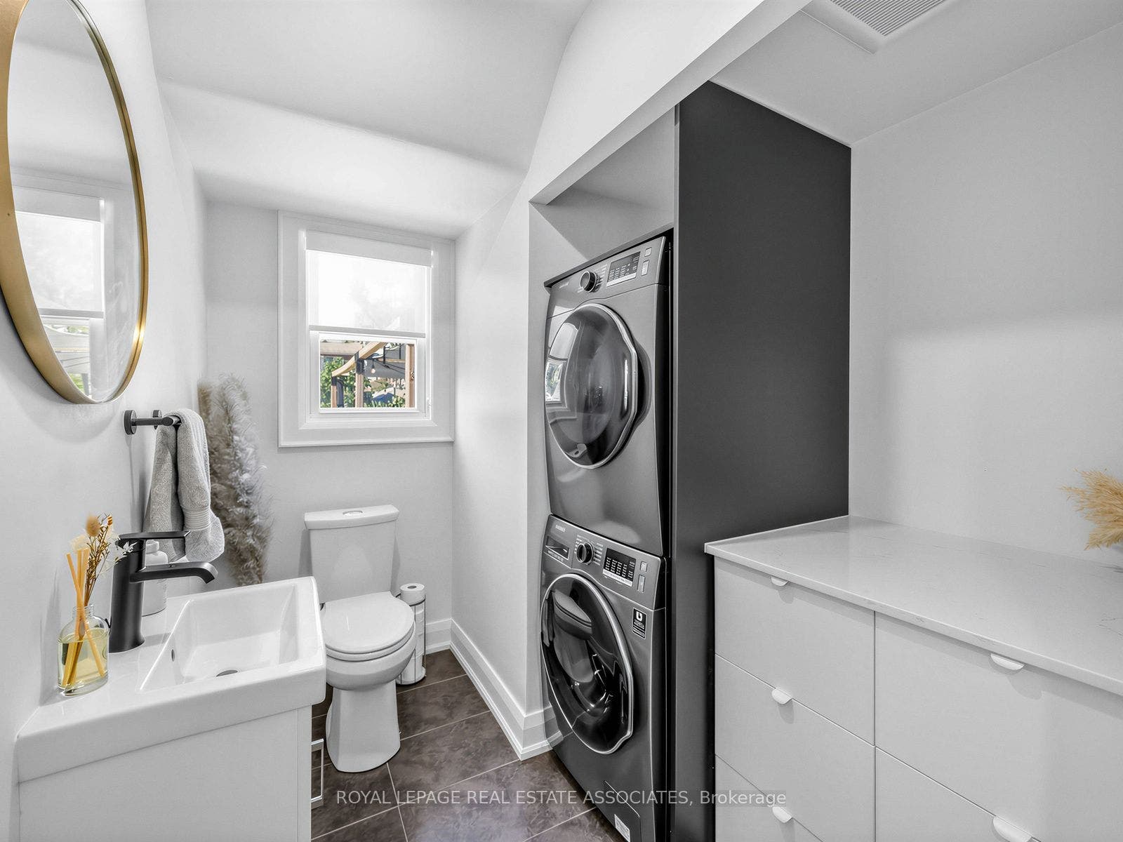 36 Jodphur Avenue, Toronto W, Toronto ON M9M 2J4 36 Jodphur Avenue, Toronto W, Toronto ON M9M 2J4