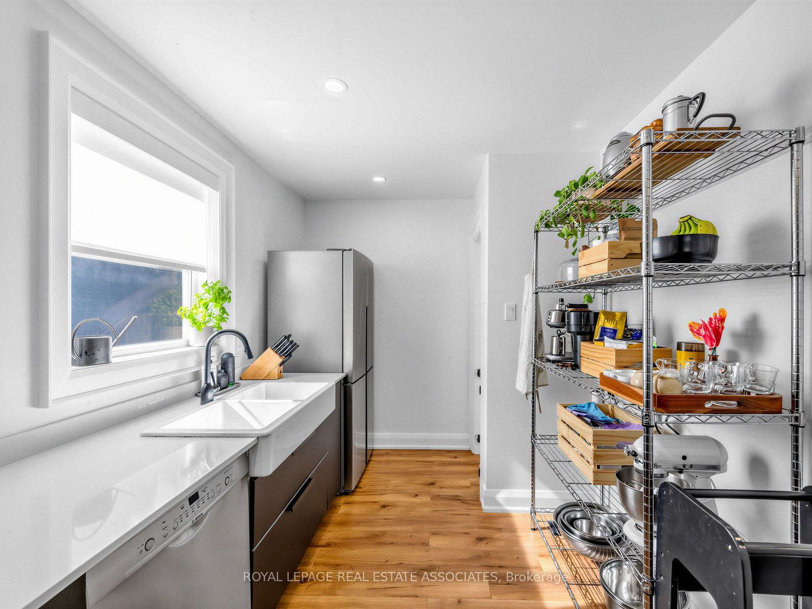 36 Jodphur Avenue, Toronto W, Toronto ON M9M 2J4 36 Jodphur Avenue, Toronto W, Toronto ON M9M 2J4