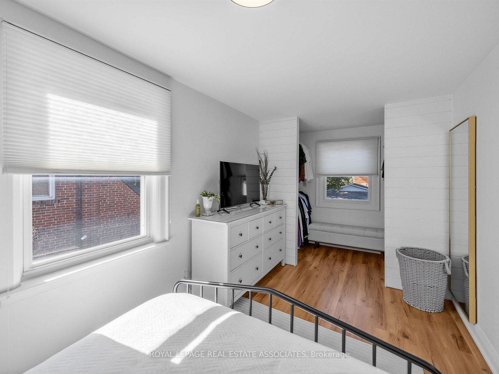 36 Jodphur Avenue, Toronto W, Toronto ON M9M 2J4 36 Jodphur Avenue, Toronto W, Toronto ON M9M 2J4