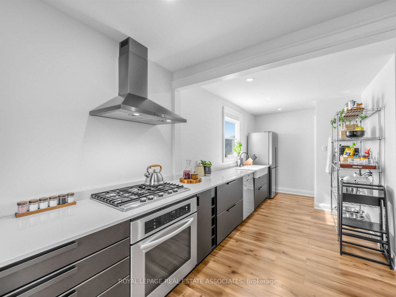 36 Jodphur Avenue, Toronto W, Toronto ON M9M 2J4 36 Jodphur Avenue, Toronto W, Toronto ON M9M 2J4