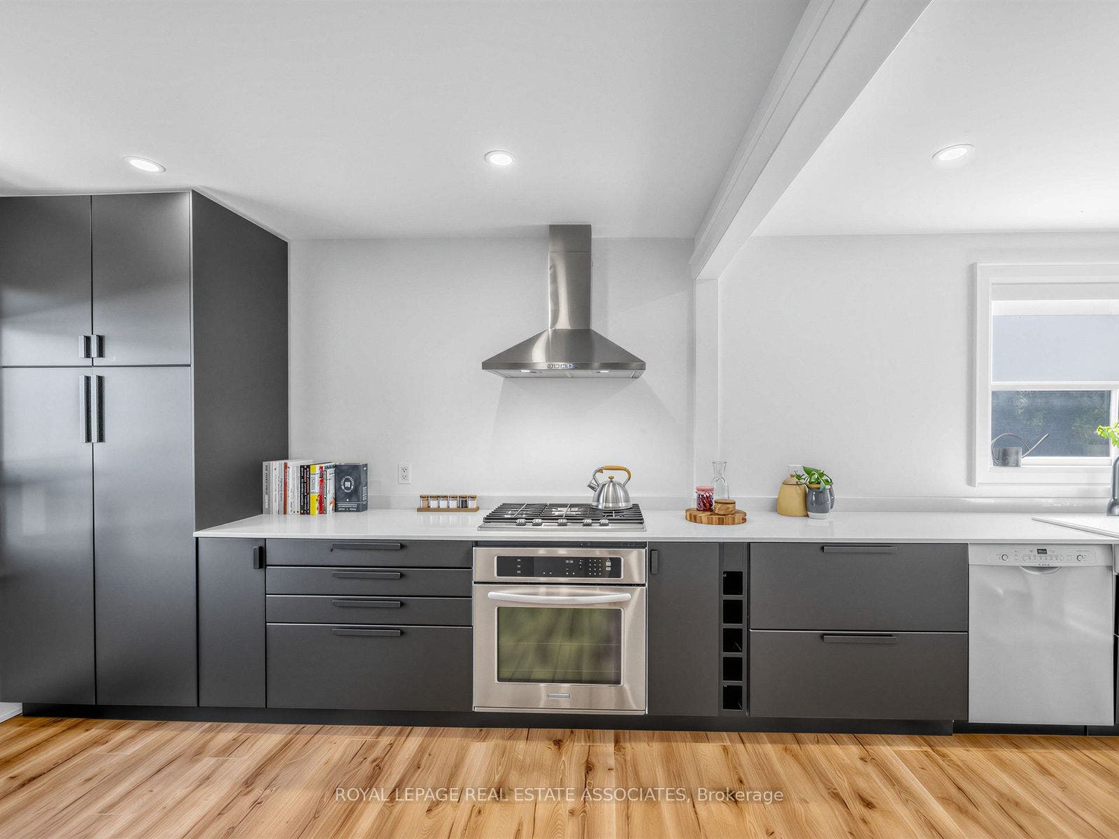36 Jodphur Avenue, Toronto W, Toronto ON M9M 2J4 36 Jodphur Avenue, Toronto W, Toronto ON M9M 2J4
