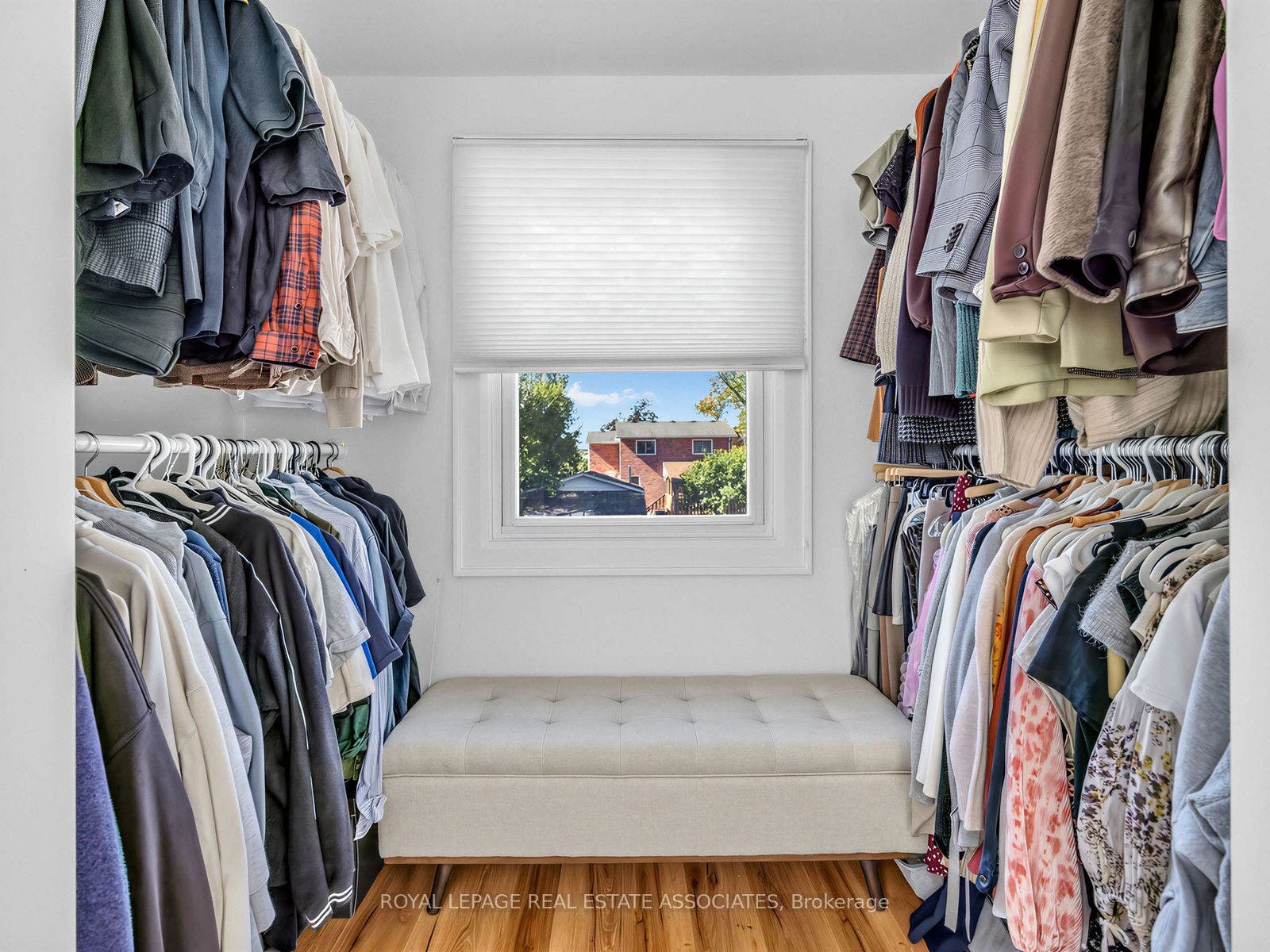 36 Jodphur Avenue, Toronto W, Toronto ON M9M 2J4 36 Jodphur Avenue, Toronto W, Toronto ON M9M 2J4
