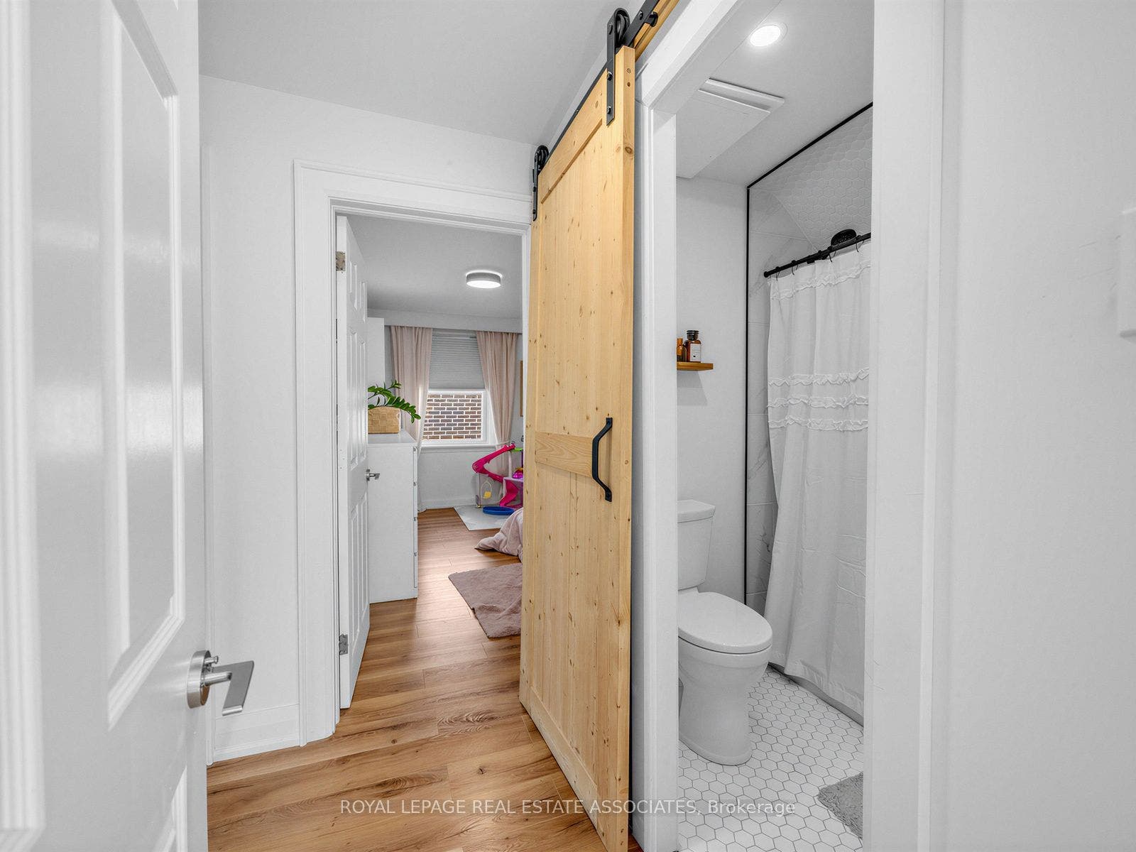 36 Jodphur Avenue, Toronto W, Toronto ON M9M 2J4 36 Jodphur Avenue, Toronto W, Toronto ON M9M 2J4