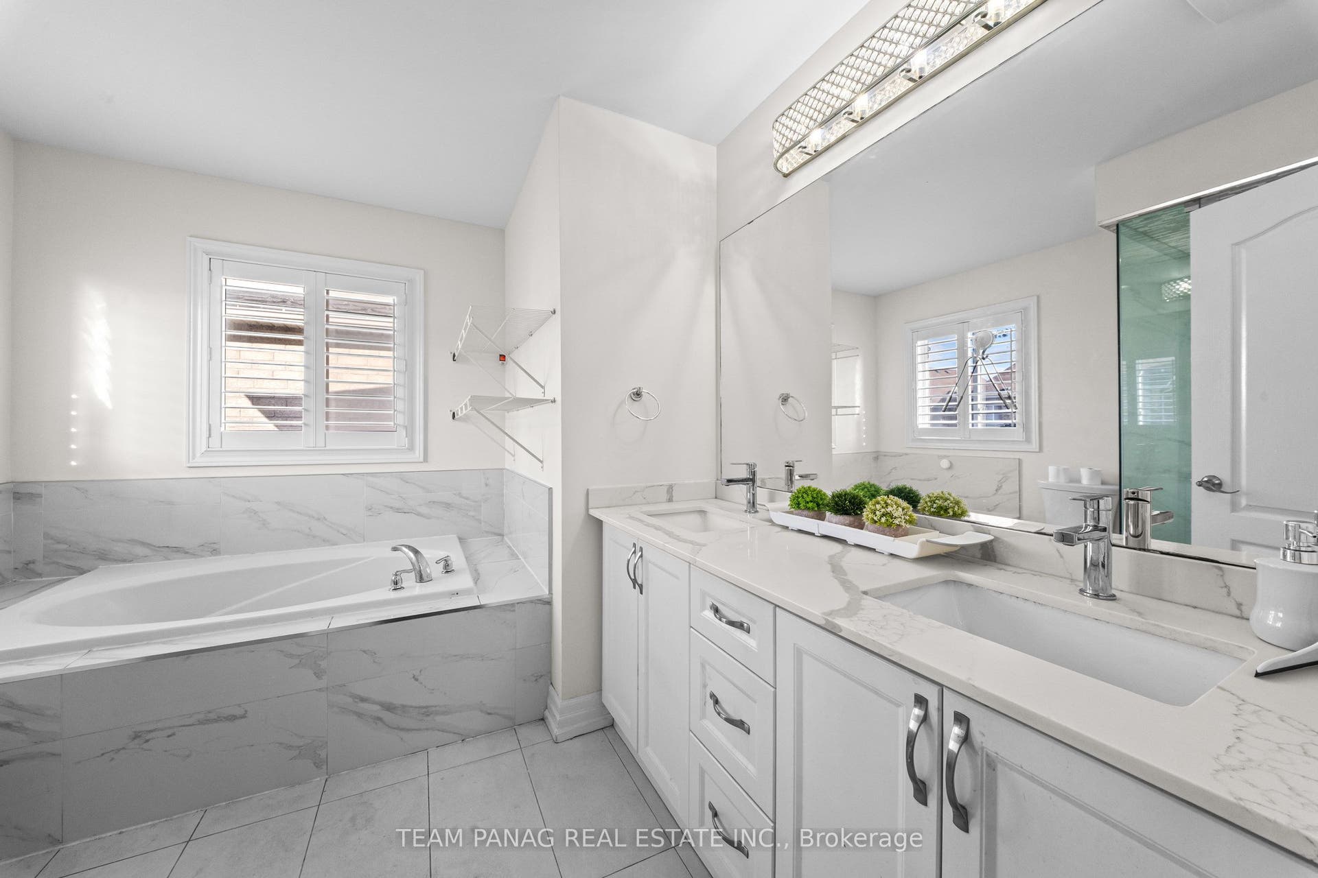 22 Bellflower Lane, Brampton, Brampton, Peel ON L6S 6K3