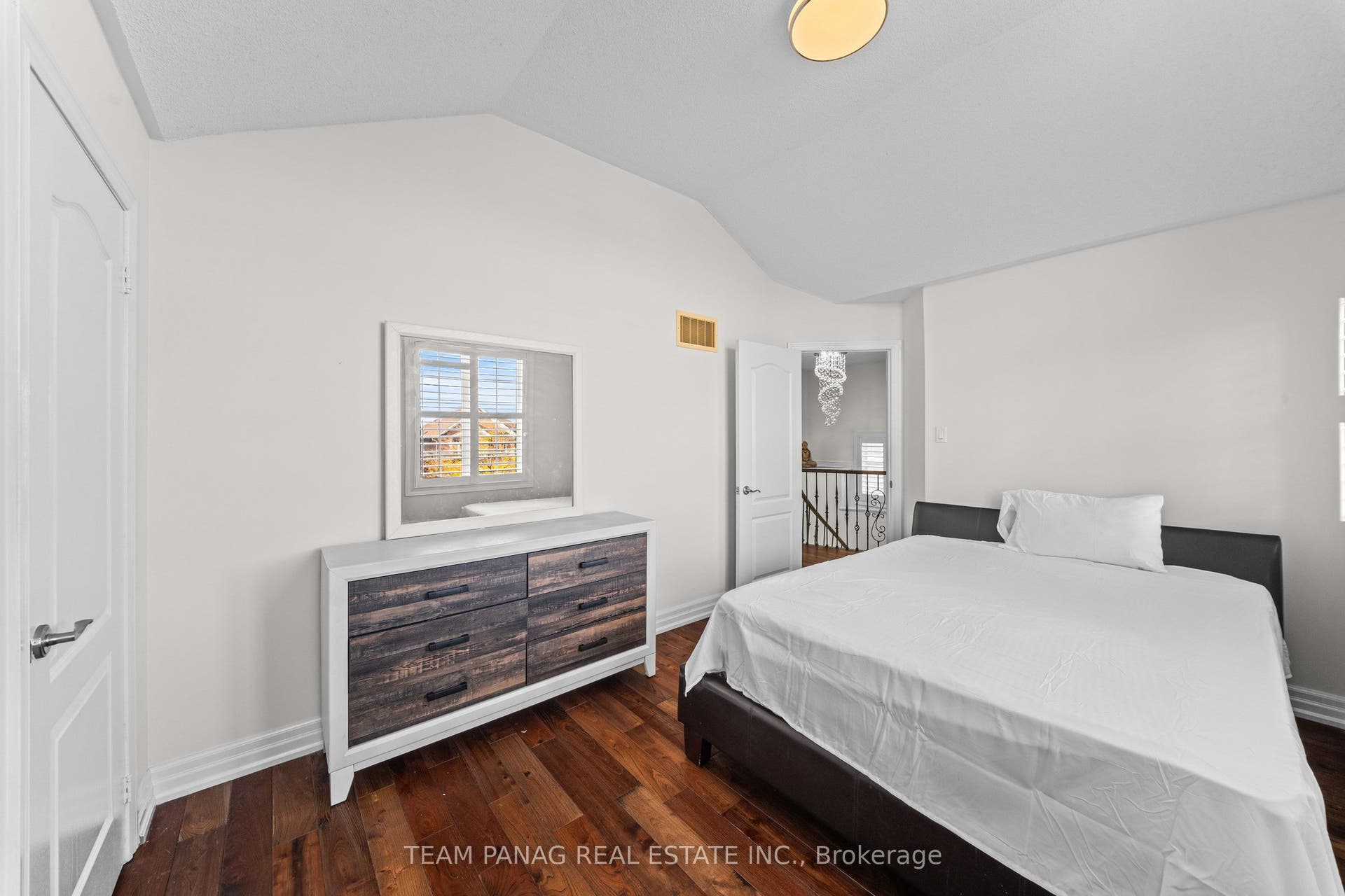 22 Bellflower Lane, Brampton, Brampton, Peel ON L6S 6K3