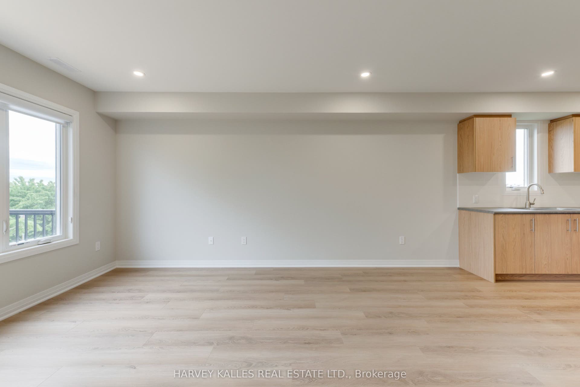 165 Spalding Road, #3rd Floor, Toronto W, Toronto ON M3K 1K3 165 Spalding Road, #3rd Floor, Toronto W, Toronto ON M3K 1K3