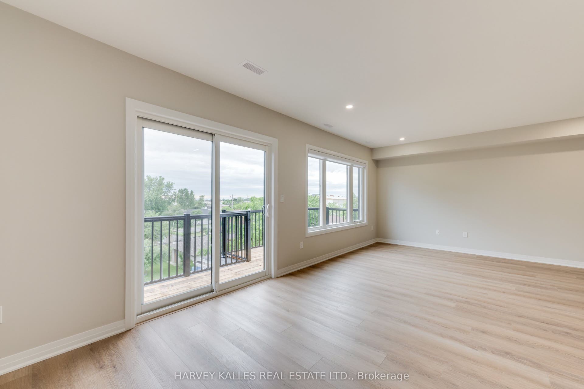 165 Spalding Road, #3rd Floor, Toronto W, Toronto ON M3K 1K3 165 Spalding Road, #3rd Floor, Toronto W, Toronto ON M3K 1K3