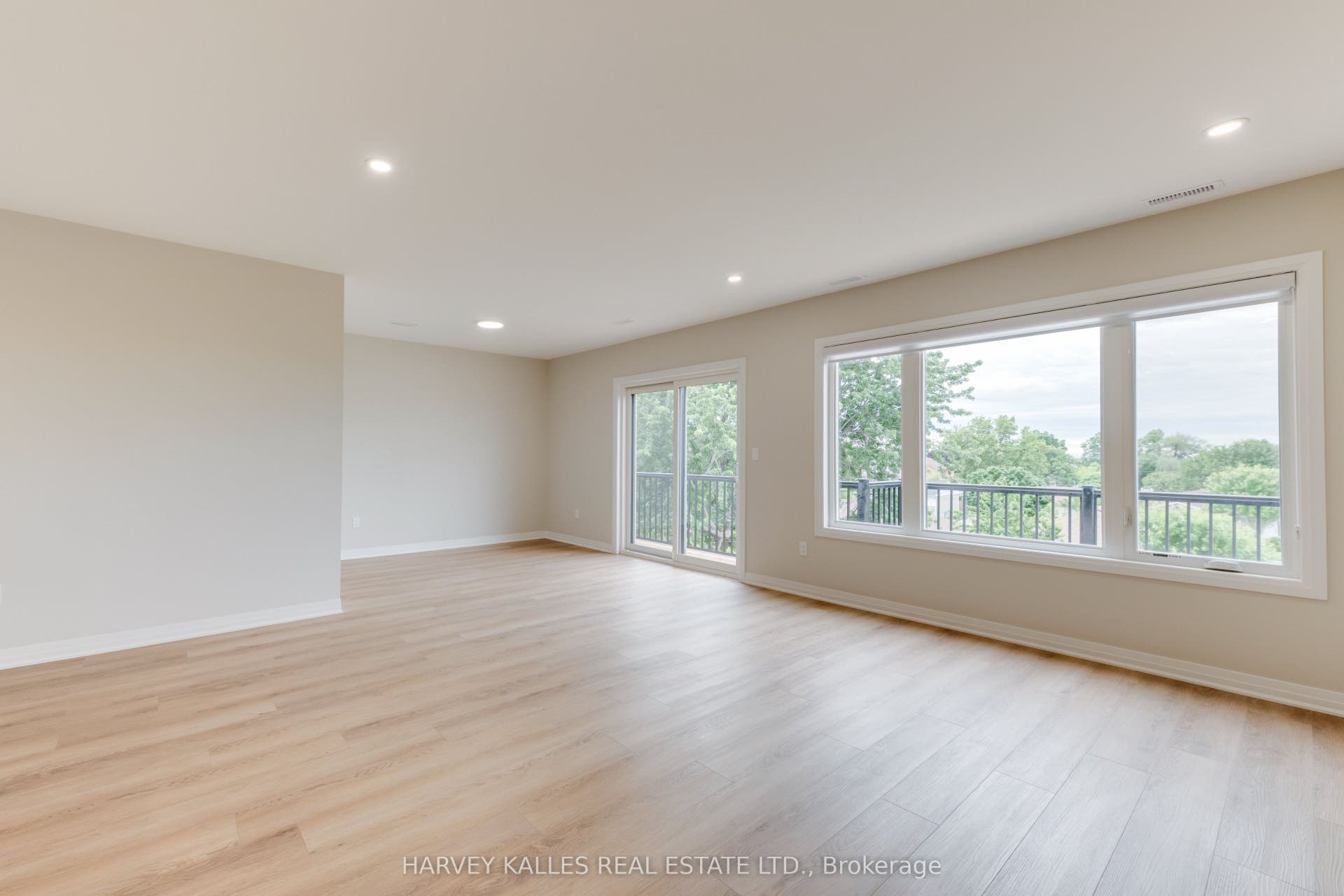 165 Spalding Road, #3rd Floor, Toronto W, Toronto ON M3K 1K3 165 Spalding Road, #3rd Floor, Toronto W, Toronto ON M3K 1K3