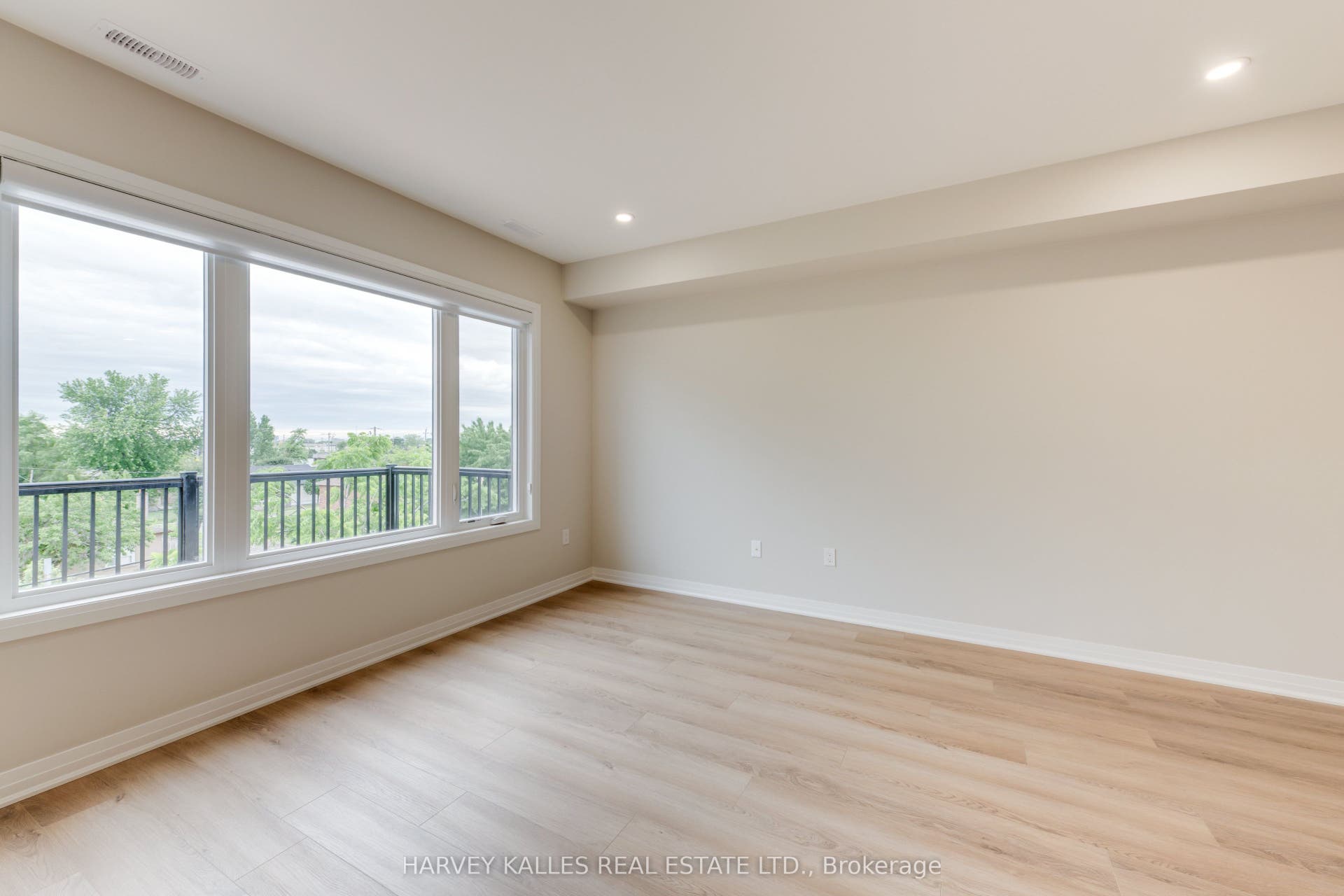 165 Spalding Road, #3rd Floor, Toronto W, Toronto ON M3K 1K3 165 Spalding Road, #3rd Floor, Toronto W, Toronto ON M3K 1K3