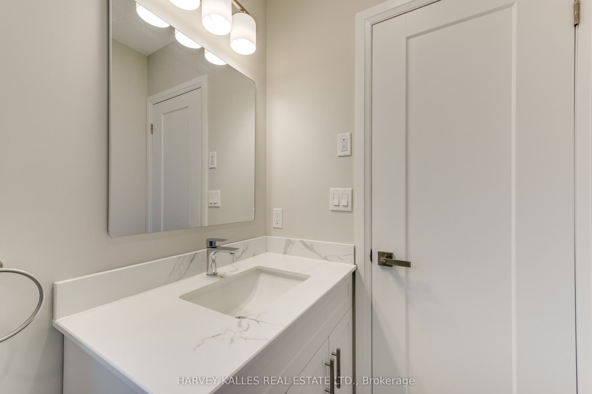 165 Spalding Road, #3rd Floor, Toronto W, Toronto ON M3K 1K3 165 Spalding Road, #3rd Floor, Toronto W, Toronto ON M3K 1K3