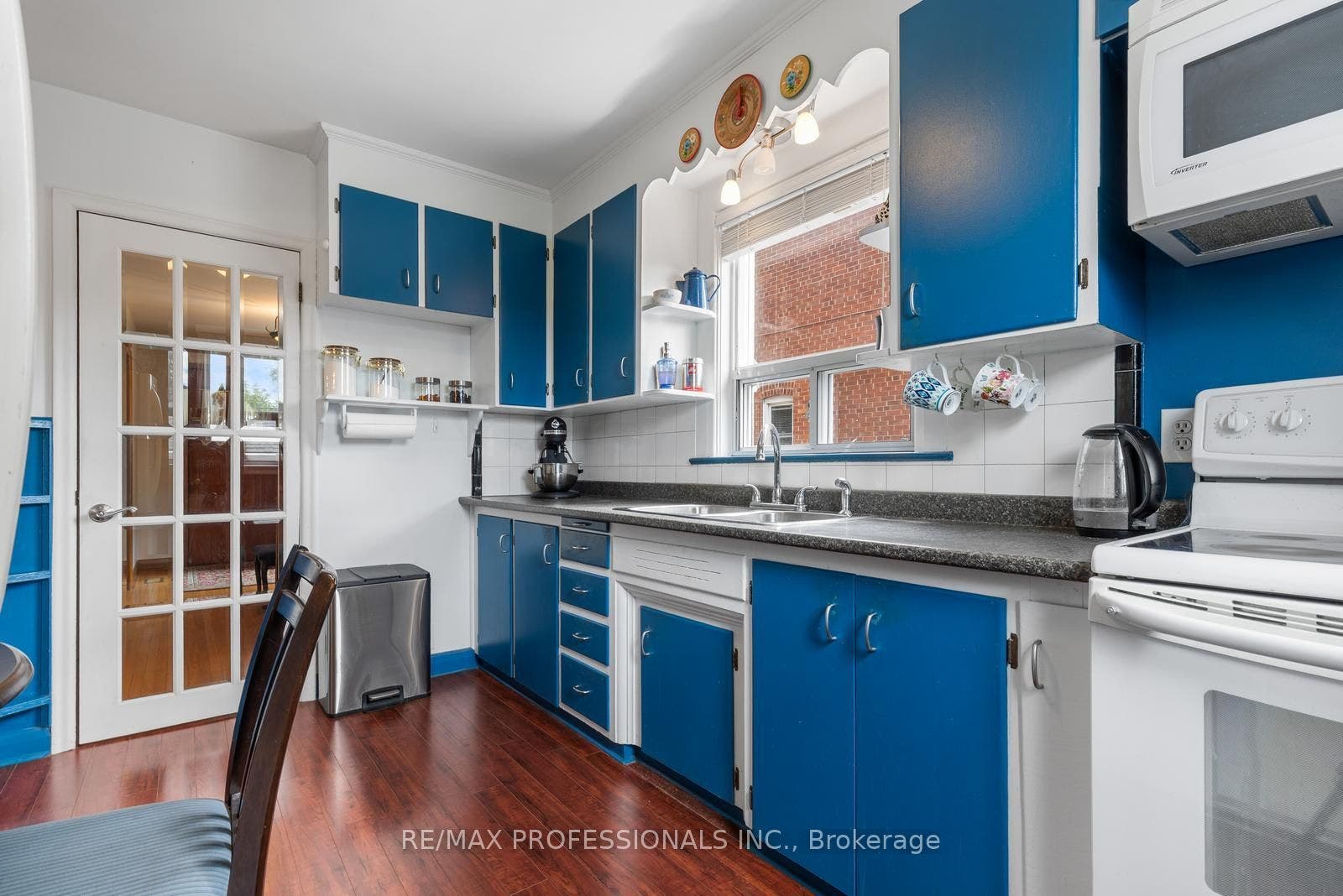 122 Treeview Drive, Toronto W, Toronto ON M8W 4C3