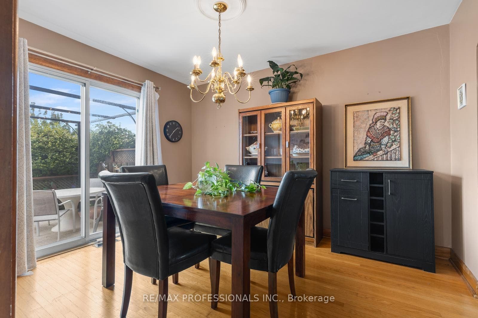 122 Treeview Drive, Toronto W, Toronto ON M8W 4C3