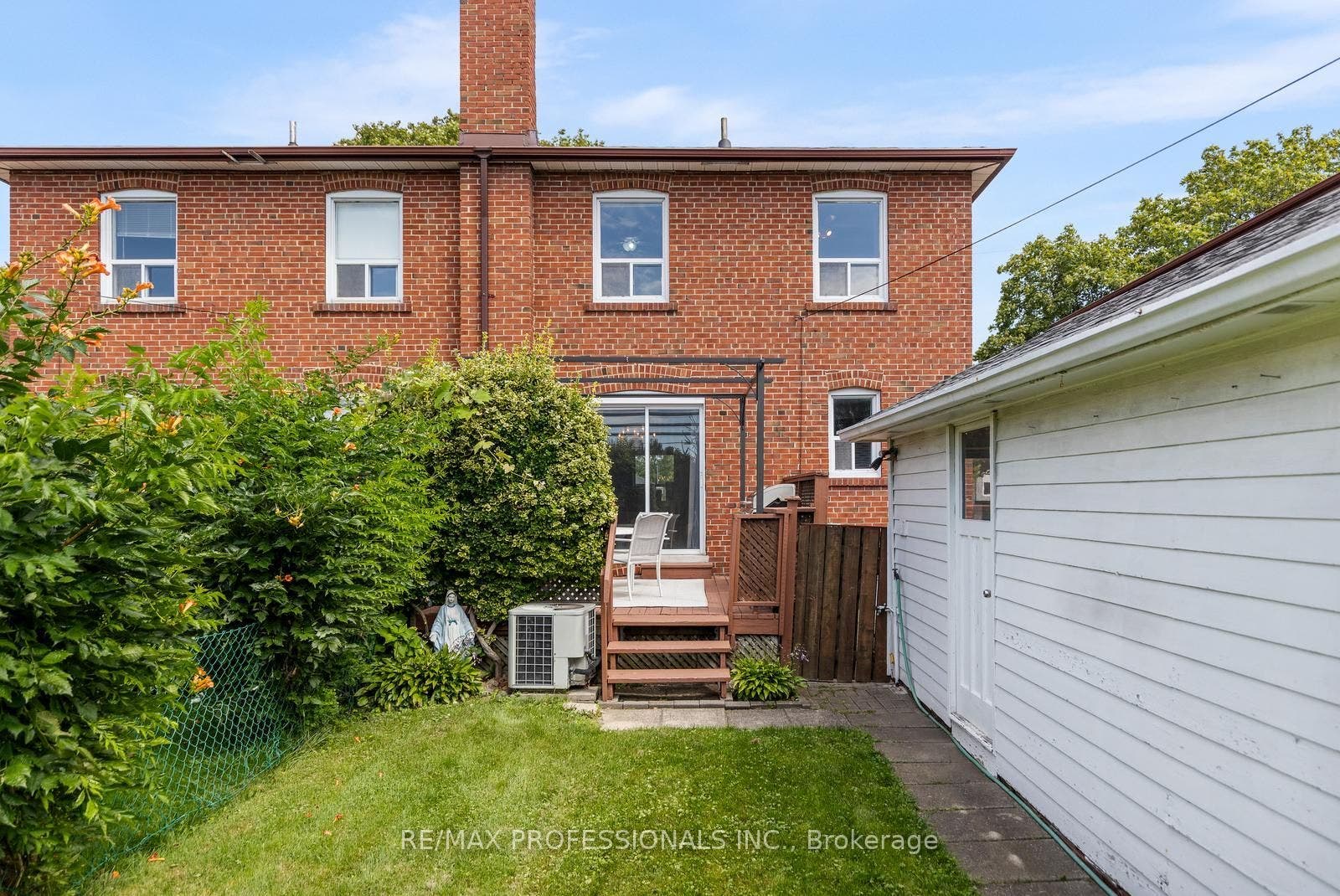 122 Treeview Drive, Toronto W, Toronto ON M8W 4C3