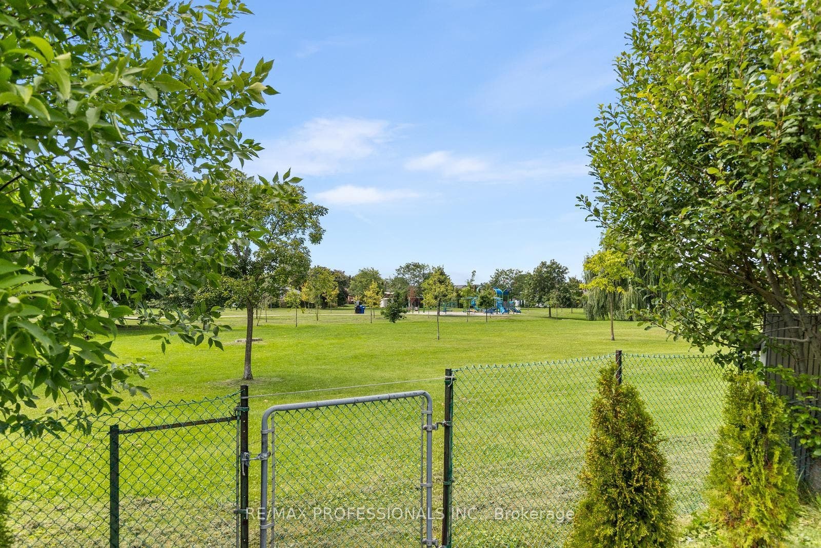 122 Treeview Drive, Toronto W, Toronto ON M8W 4C3