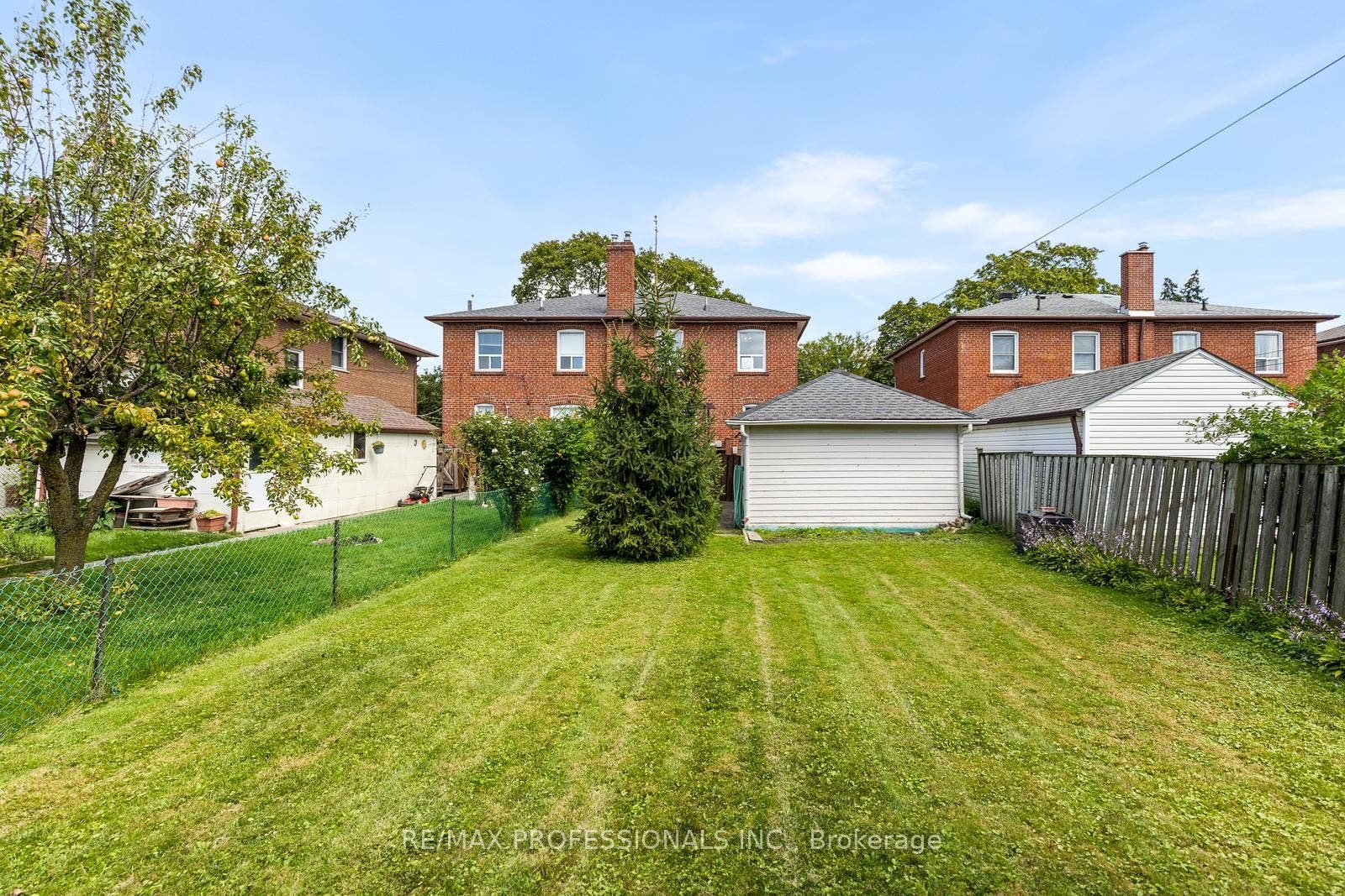 122 Treeview Drive, Toronto W, Toronto ON M8W 4C3