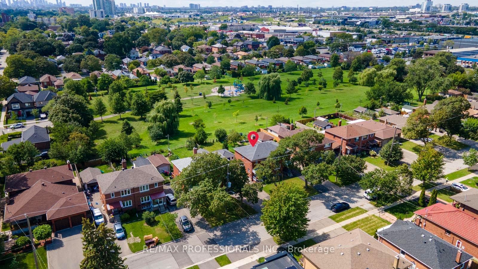 122 Treeview Drive, Toronto W, Toronto ON M8W 4C3