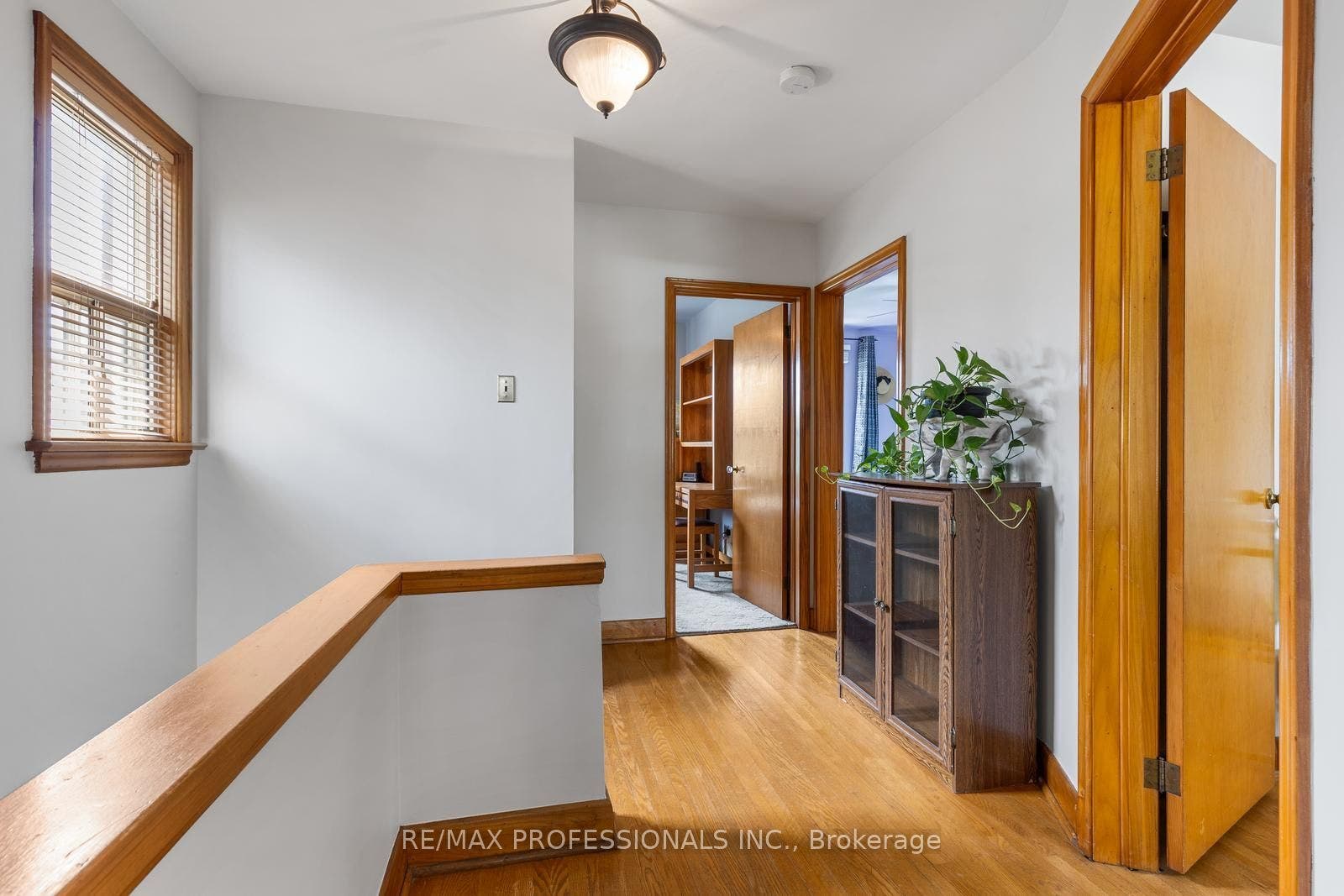 122 Treeview Drive, Toronto W, Toronto ON M8W 4C3