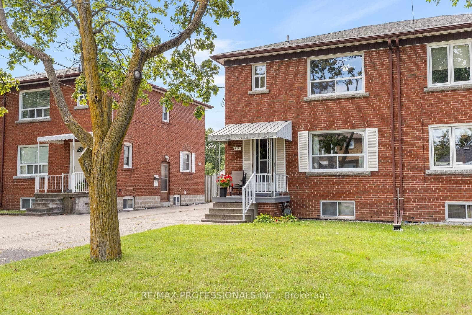 122 Treeview Drive, Toronto W, Toronto ON M8W 4C3