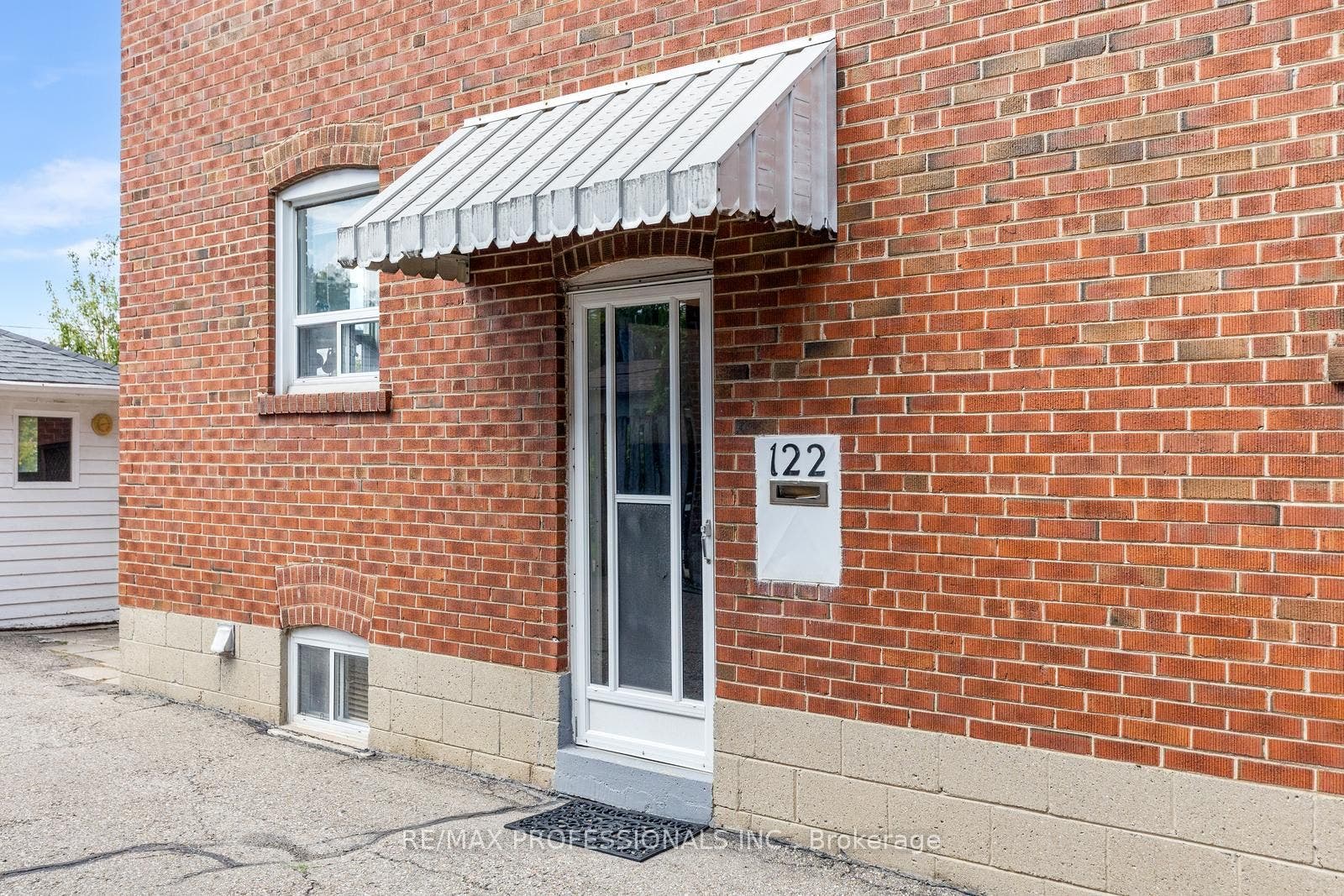 122 Treeview Drive, Toronto W, Toronto ON M8W 4C3