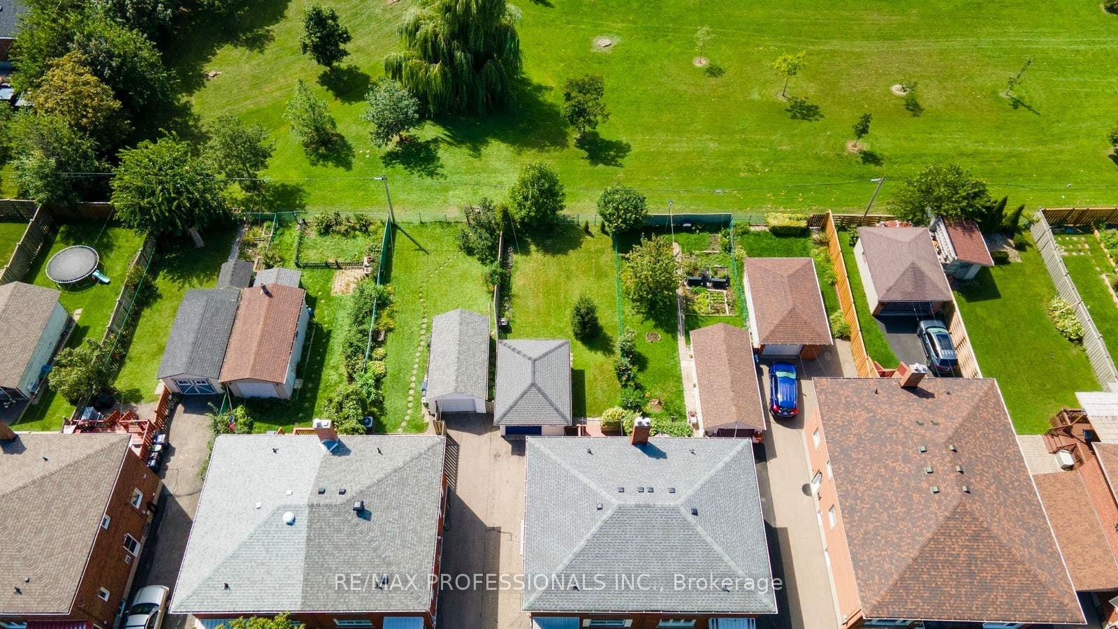 122 Treeview Drive, Toronto W, Toronto ON M8W 4C3