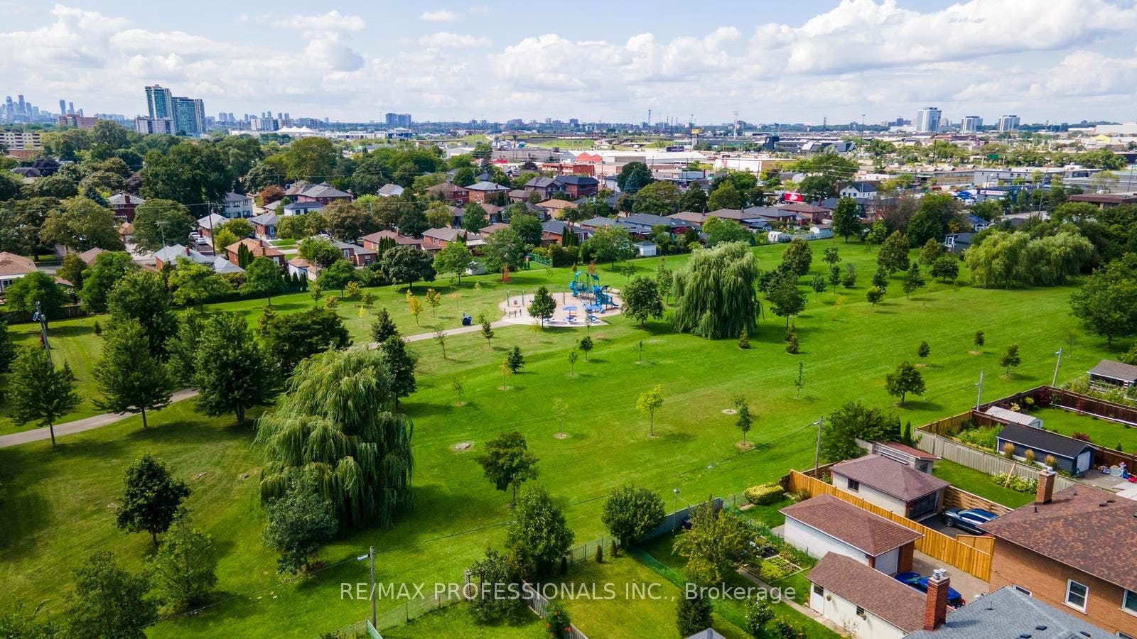 122 Treeview Drive, Toronto W, Toronto ON M8W 4C3